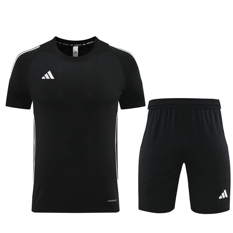 Conjunto de camiseta y pantalón corto Adidas