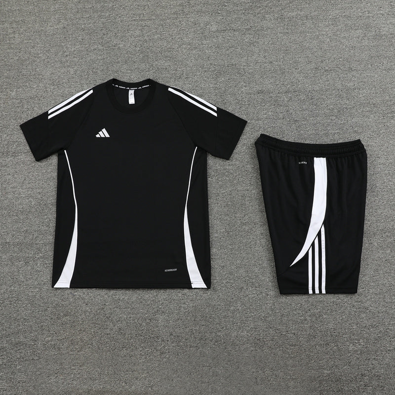 Conjunto de camiseta y pantalón corto Adidas