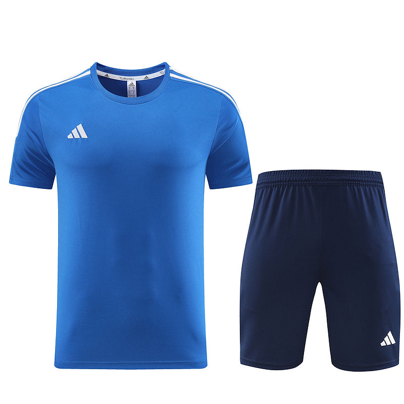 Conjunto de camiseta y pantalón corto Adidas