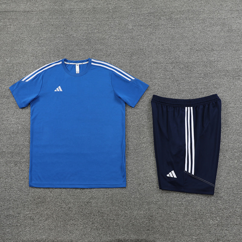 Conjunto de camiseta y pantalón corto Adidas