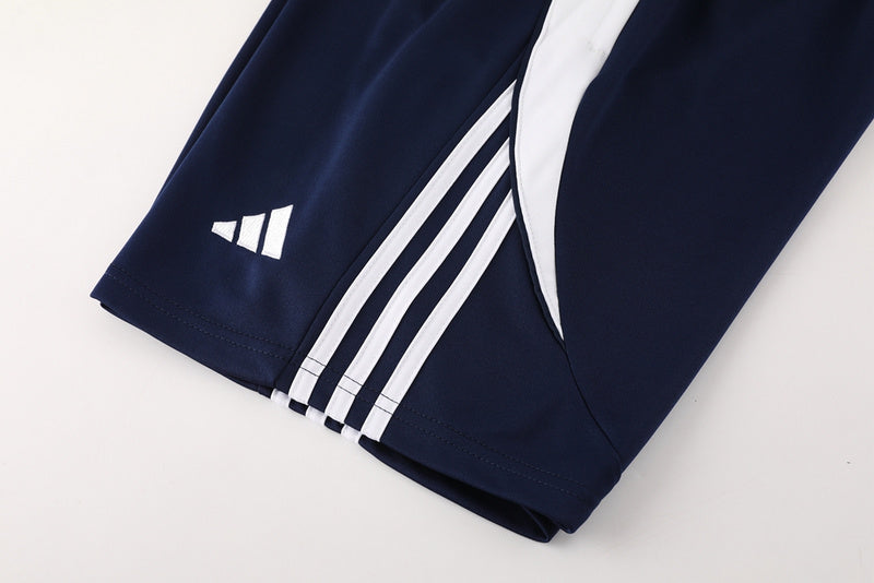 Conjunto de camiseta y pantalón corto Adidas