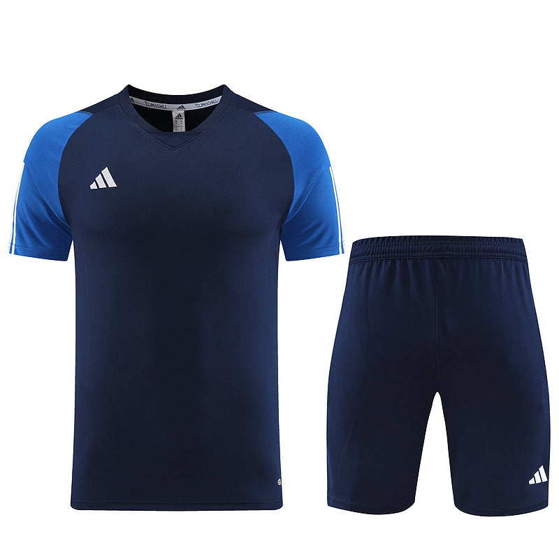 Conjunto de camiseta y pantalón corto Adidas