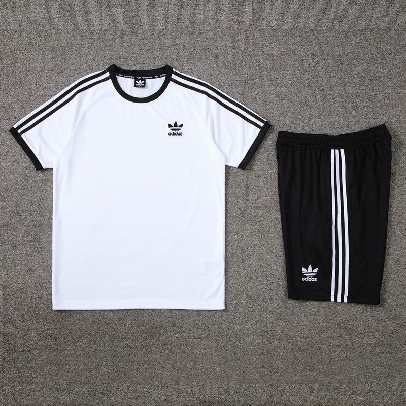 Conjunto de camiseta y pantalón corto Adidas