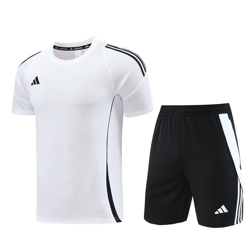 Conjunto de camiseta y pantalón corto Adidas