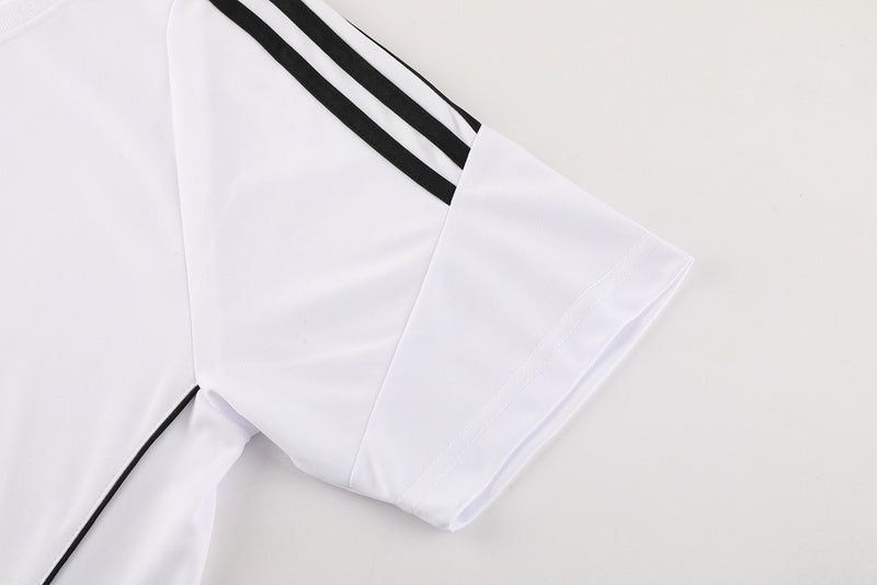 Conjunto de camiseta y pantalón corto Adidas