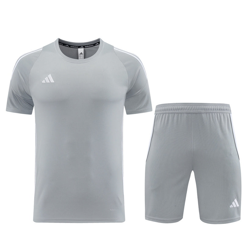 Conjunto de camiseta y pantalón corto Adidas