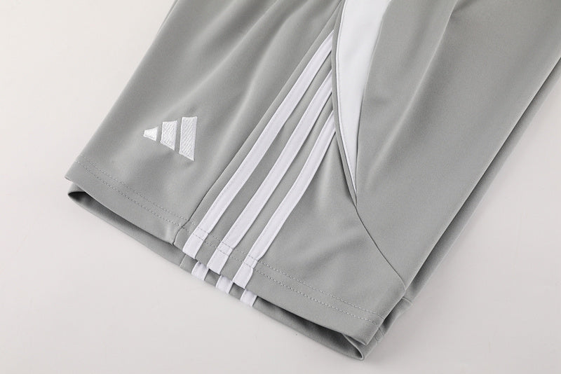 Conjunto de camiseta y pantalón corto Adidas