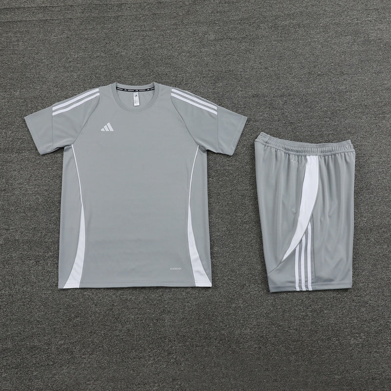 Conjunto de camiseta y pantalón corto Adidas