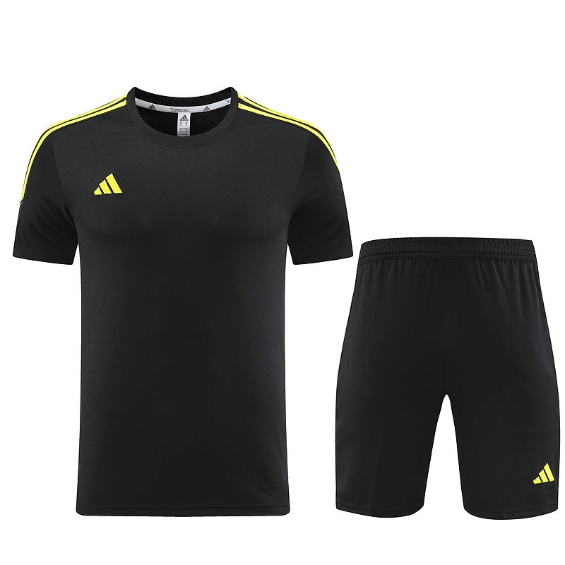 Conjunto de camiseta y pantalón corto Adidas