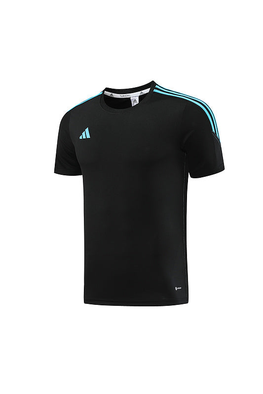 Conjunto de camiseta y pantalón corto Adidas