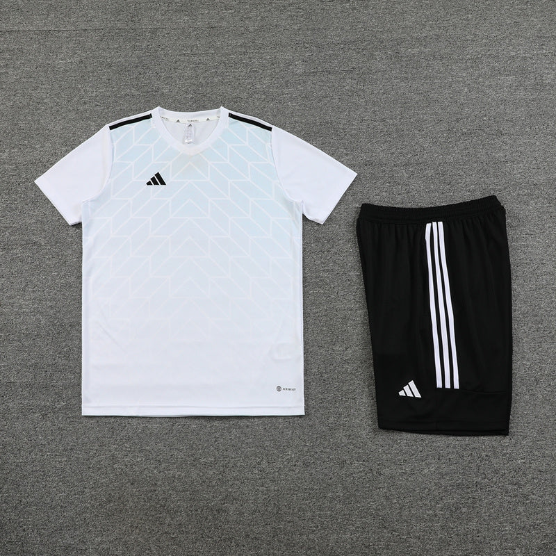 Conjunto de camiseta y pantalón corto Adidas