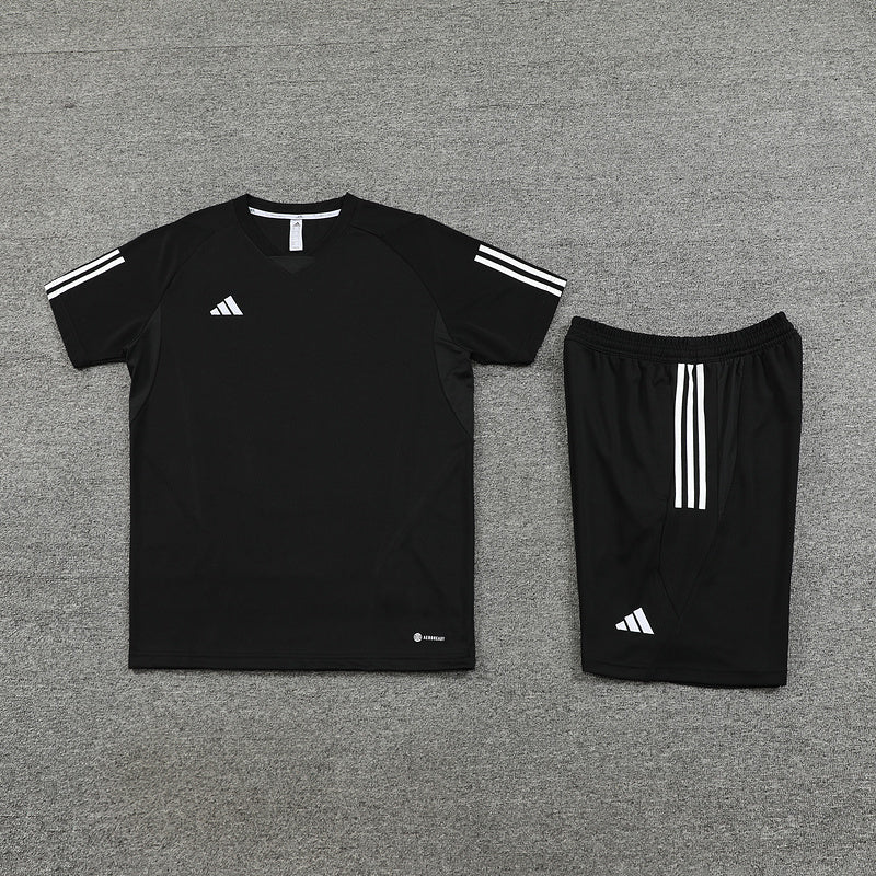 Conjunto de camiseta y pantalón corto Adidas