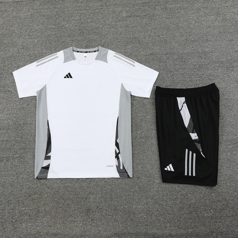 Conjunto de camiseta y pantalón corto Adidas