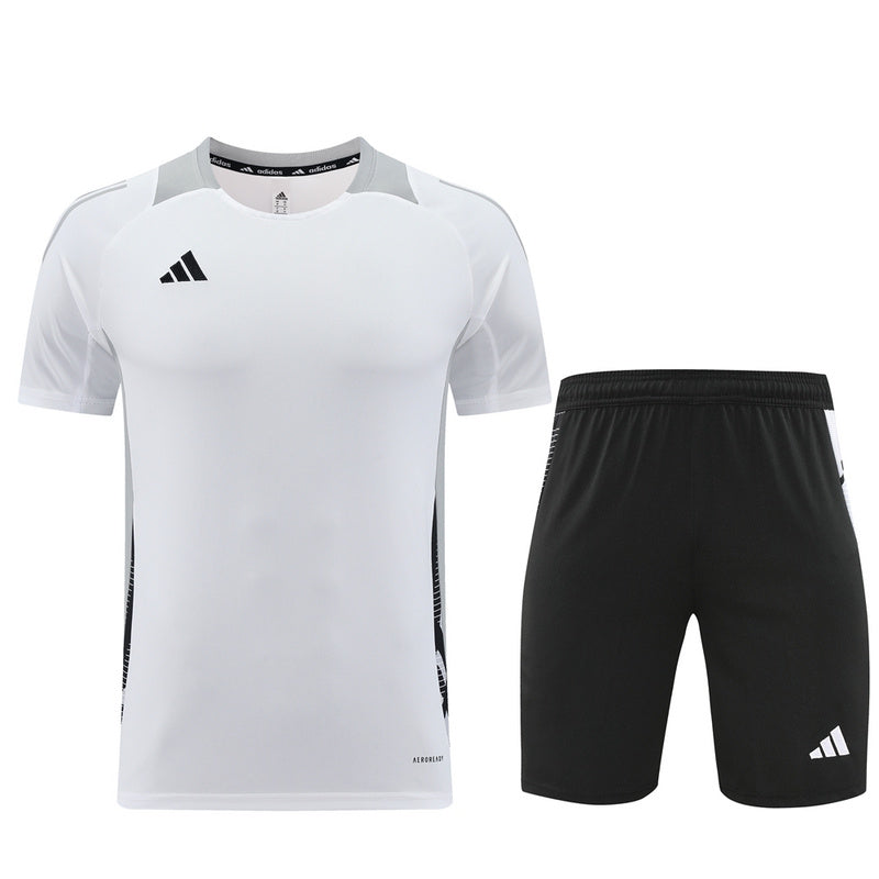 Conjunto de camiseta y pantalón corto Adidas