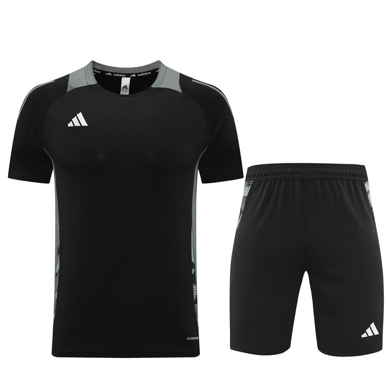 Conjunto de camiseta y pantalón corto Adidas