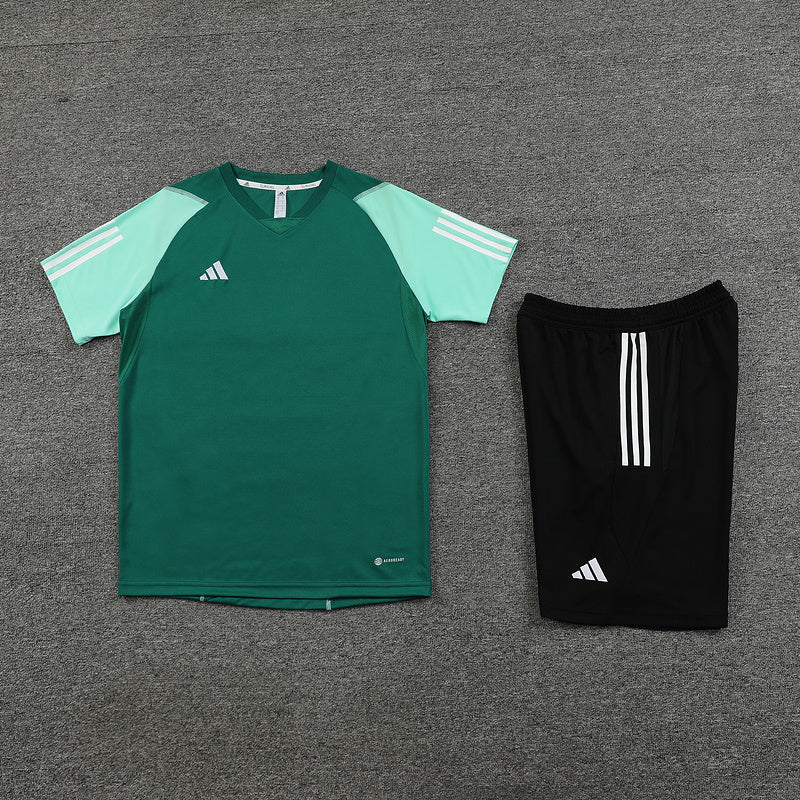 Conjunto de camiseta y pantalón corto Adidas