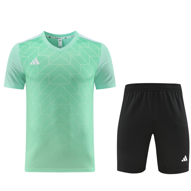 Conjunto de camiseta y pantalón corto Adidas