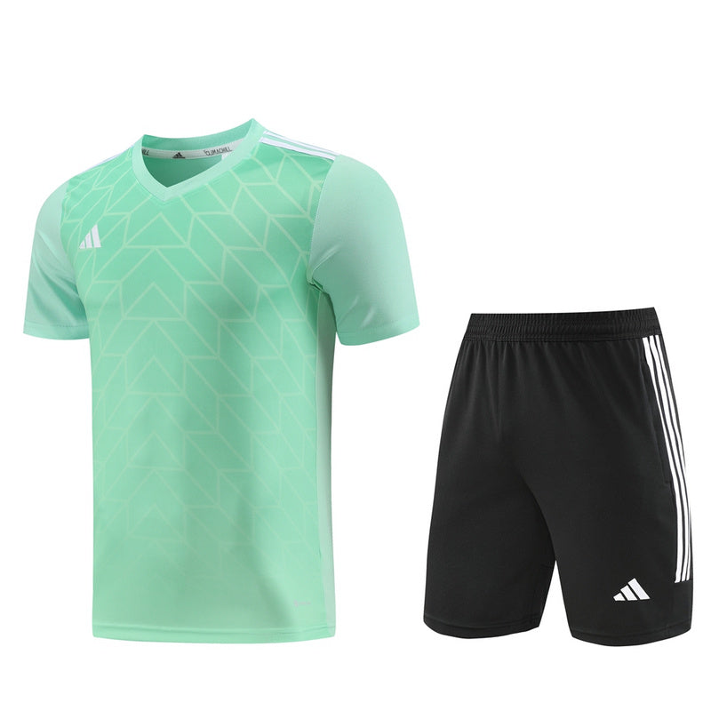 Conjunto de camiseta y pantalón corto Adidas