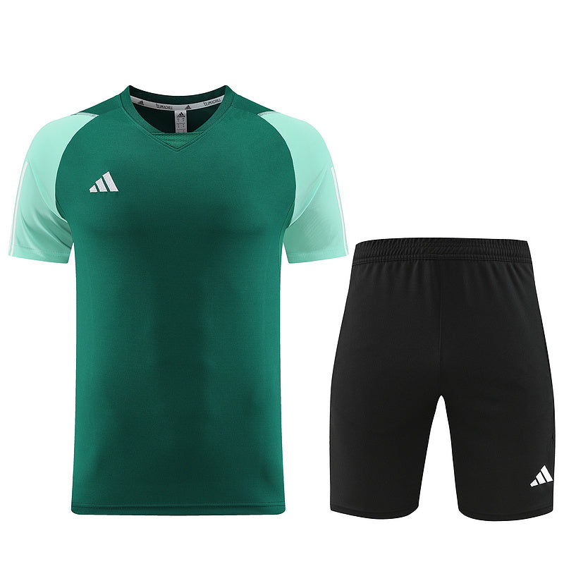 Conjunto de camiseta y pantalón corto Adidas