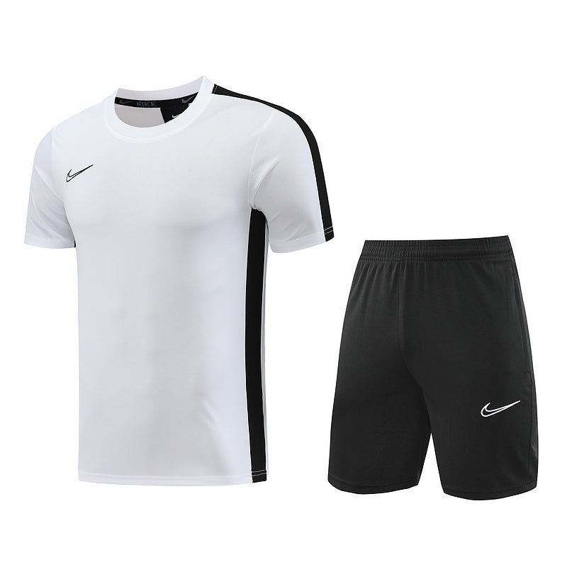 Conjunto de camiseta y pantalón corto Nike