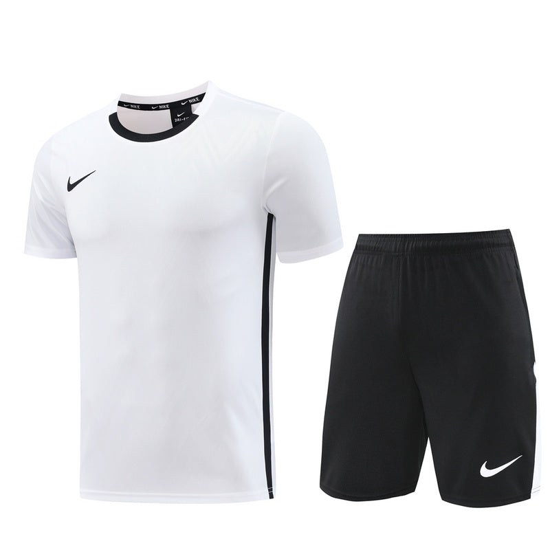 Conjunto de camiseta y pantalón corto Nike