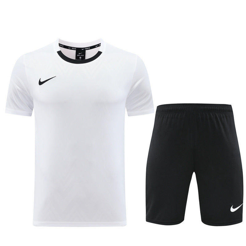 Conjunto de camiseta y pantalón corto Nike