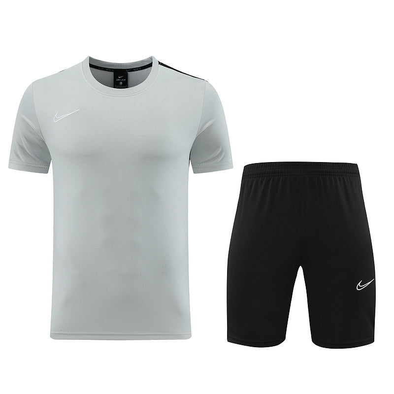 Conjunto de camiseta y pantalón corto Nike