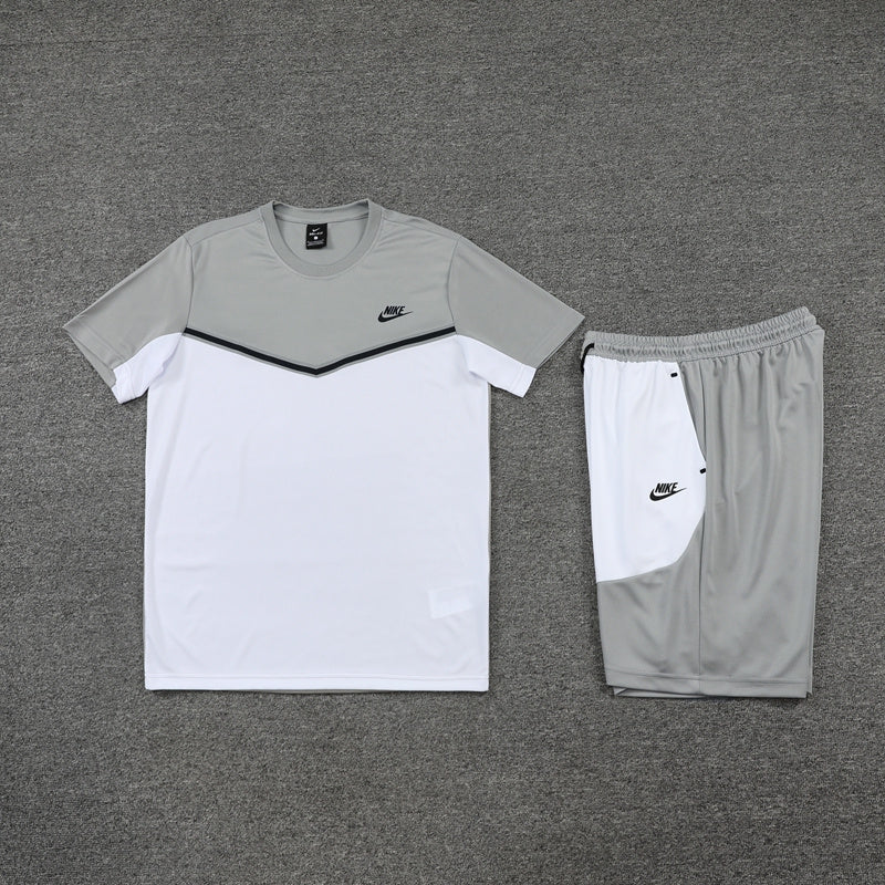 Conjunto de camiseta y pantalón corto Nike