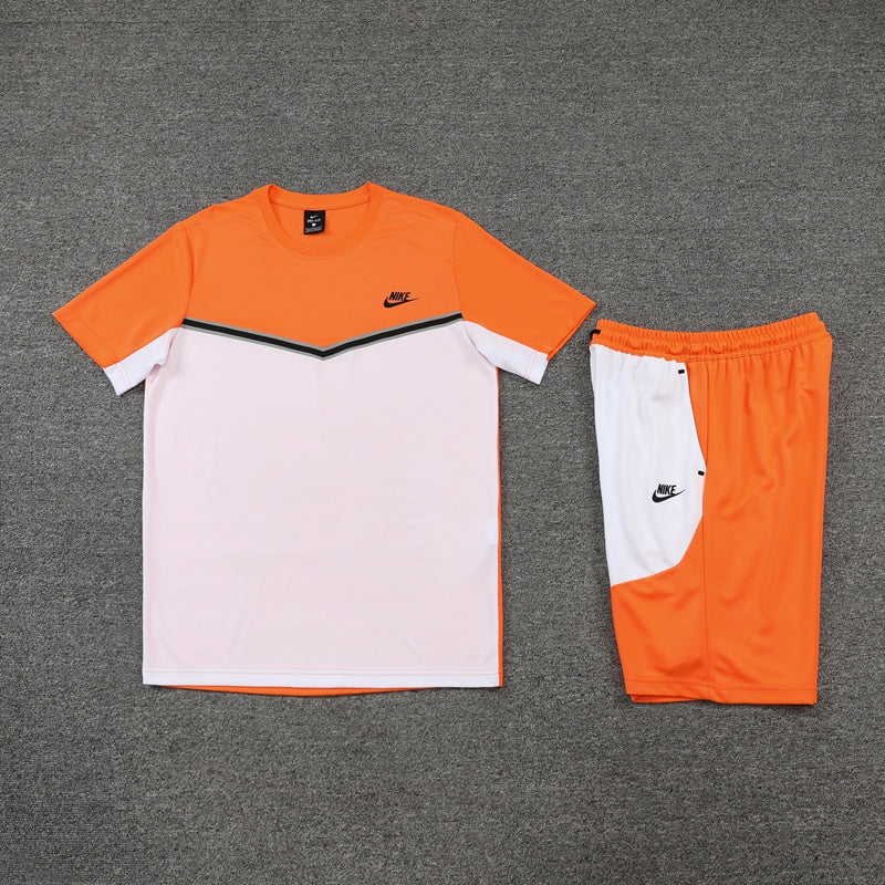 Conjunto de camiseta y pantalón corto Nike