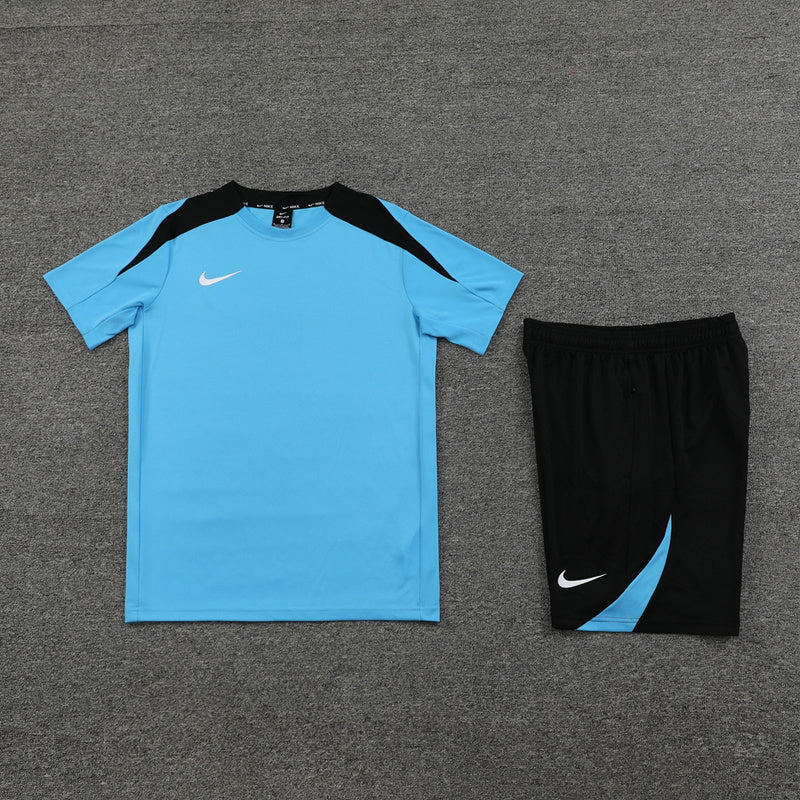 Conjunto de camiseta y pantalón corto Nike