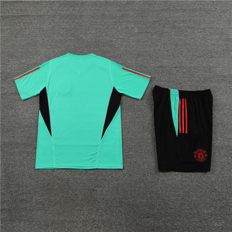 CONJUNTO CORTO MANCHESTER UNITED ENTRENAMIENTO 23/24 HOMBRE